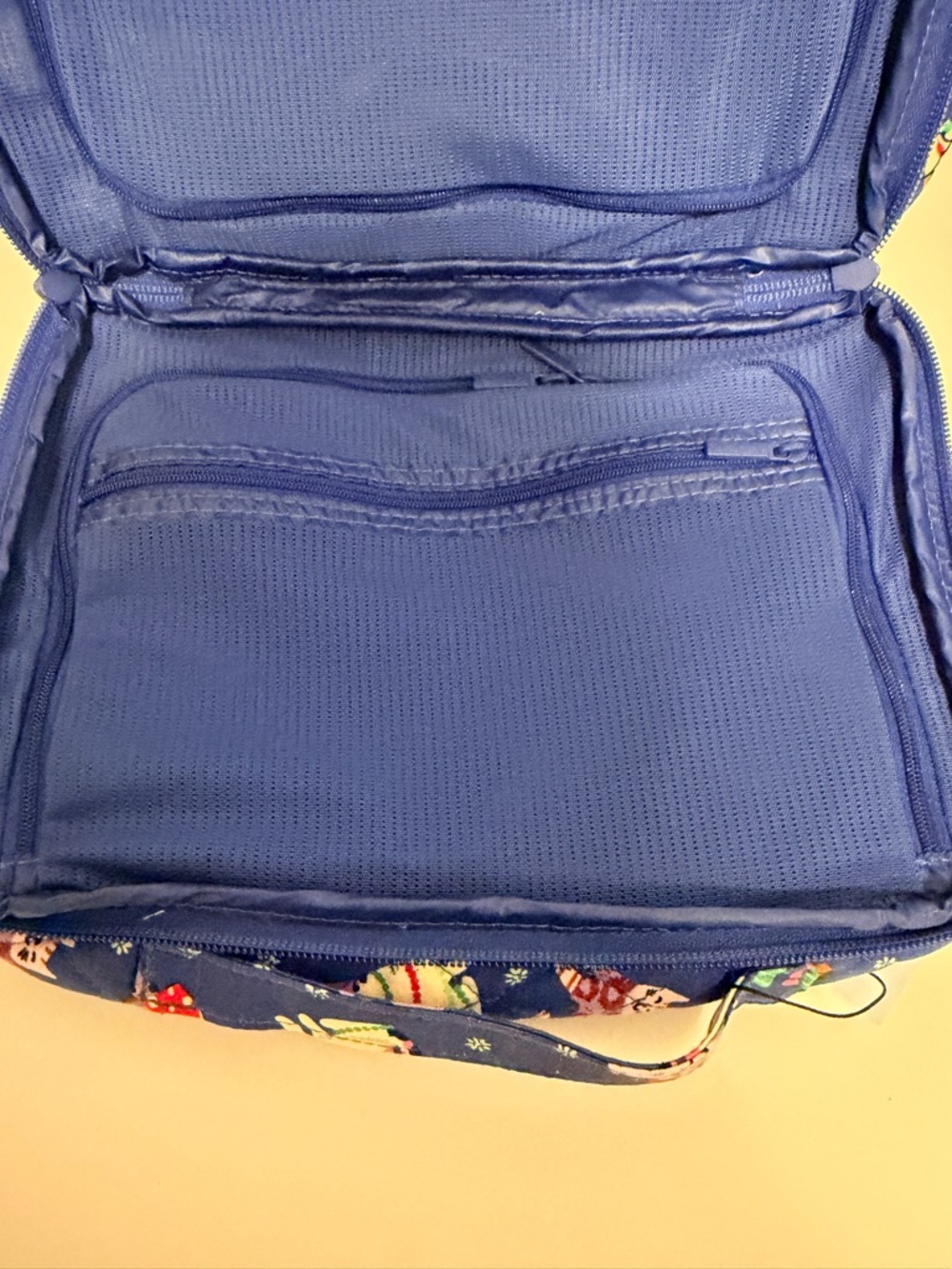 Vera Bradley BNWT Travel Organizer- Christmas Cat Nip Print - Picture 9 of 11